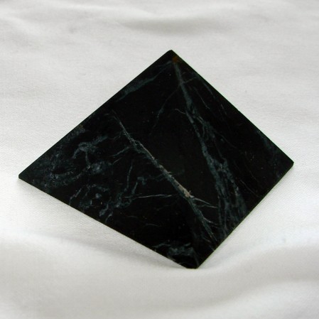 Shungite pyramide